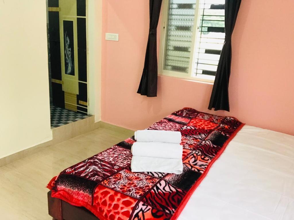 Veeru Homestay Хоспет Экстерьер фото