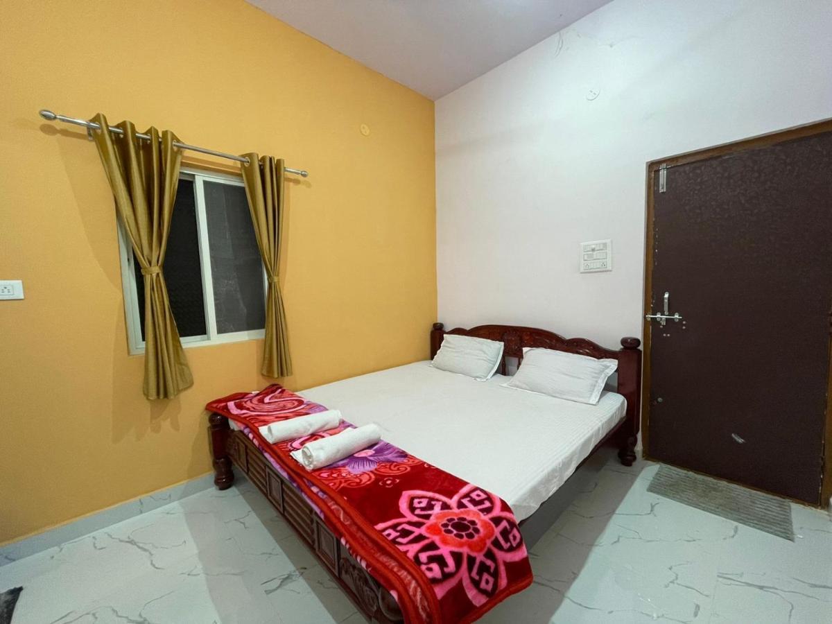 Veeru Homestay Хоспет Экстерьер фото