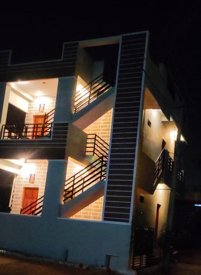 Veeru Homestay Хоспет Экстерьер фото