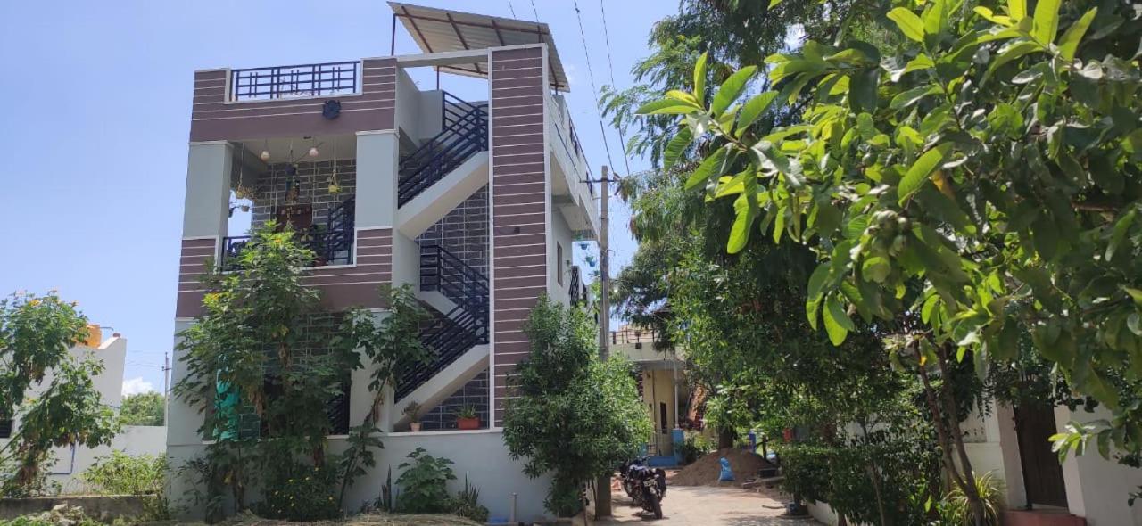Veeru Homestay Хоспет Экстерьер фото