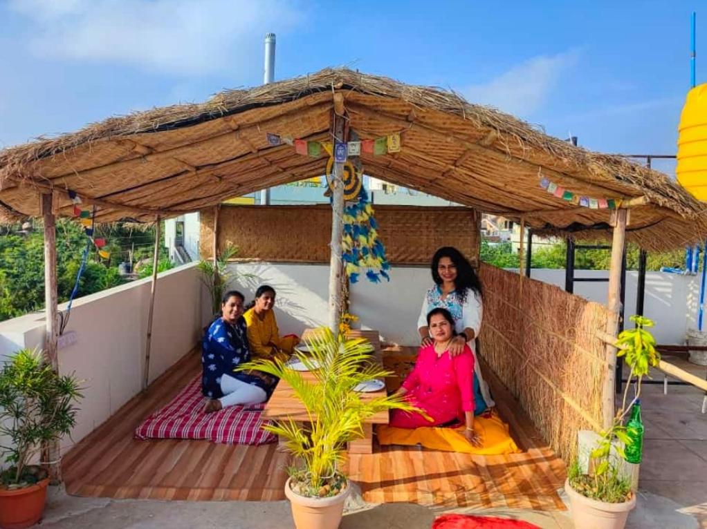 Veeru Homestay Хоспет Экстерьер фото